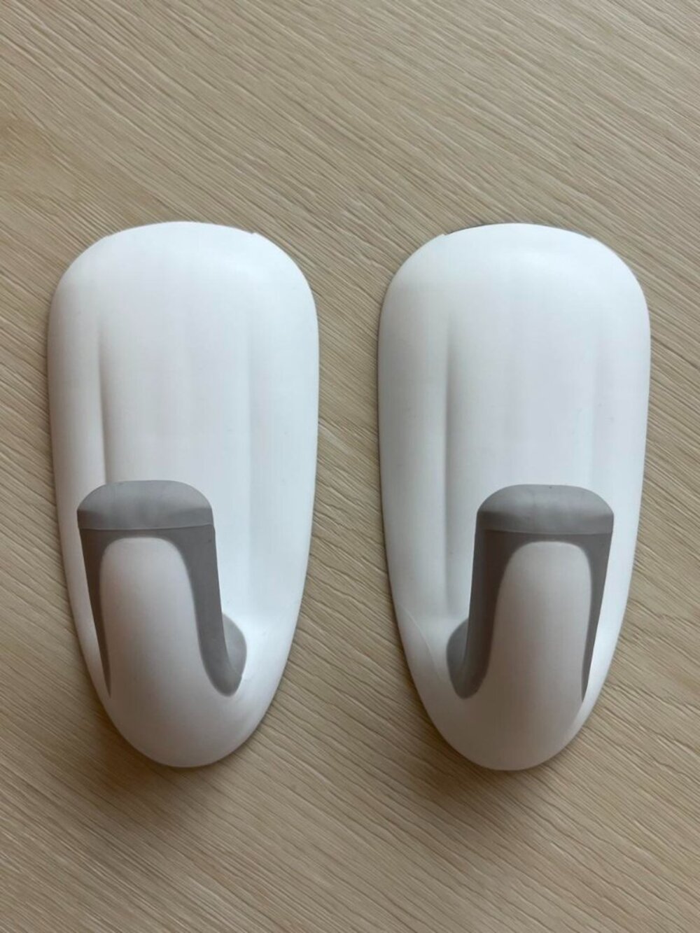 Set of two large Command hooks